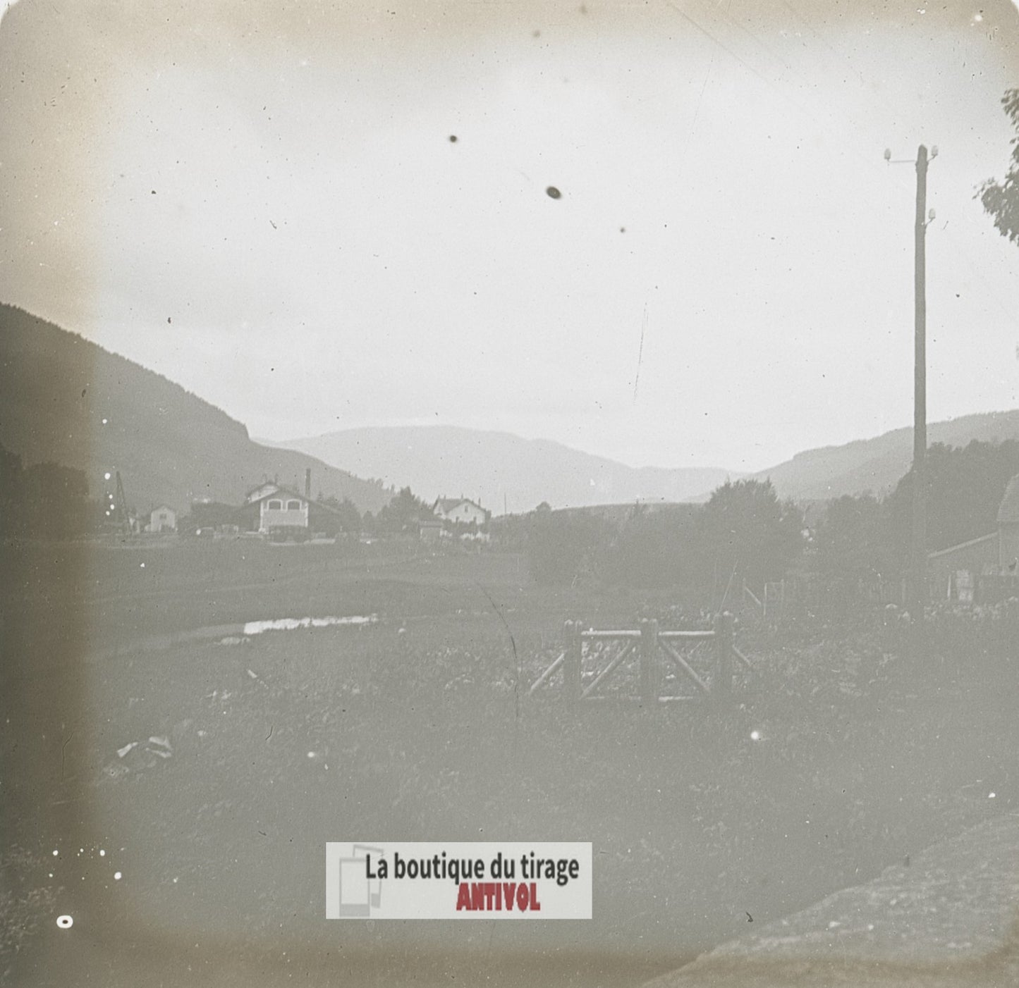 Village de vallée vosgienne, plaque verre stéréo, photo ancienne 4,5x10,7 cm