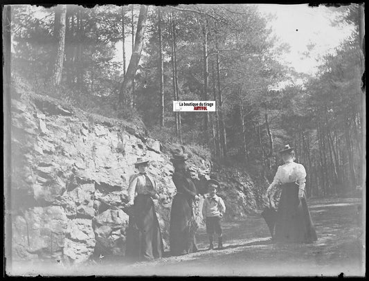 Famille, promenade, Plaque verre photo ancienne, négatif noir & blanc 9x12 cm