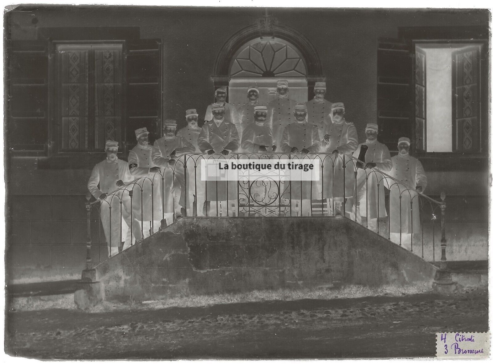 Plaque verre photo ancienne négatif noir et blanc 13x18 cm groupe soldats  