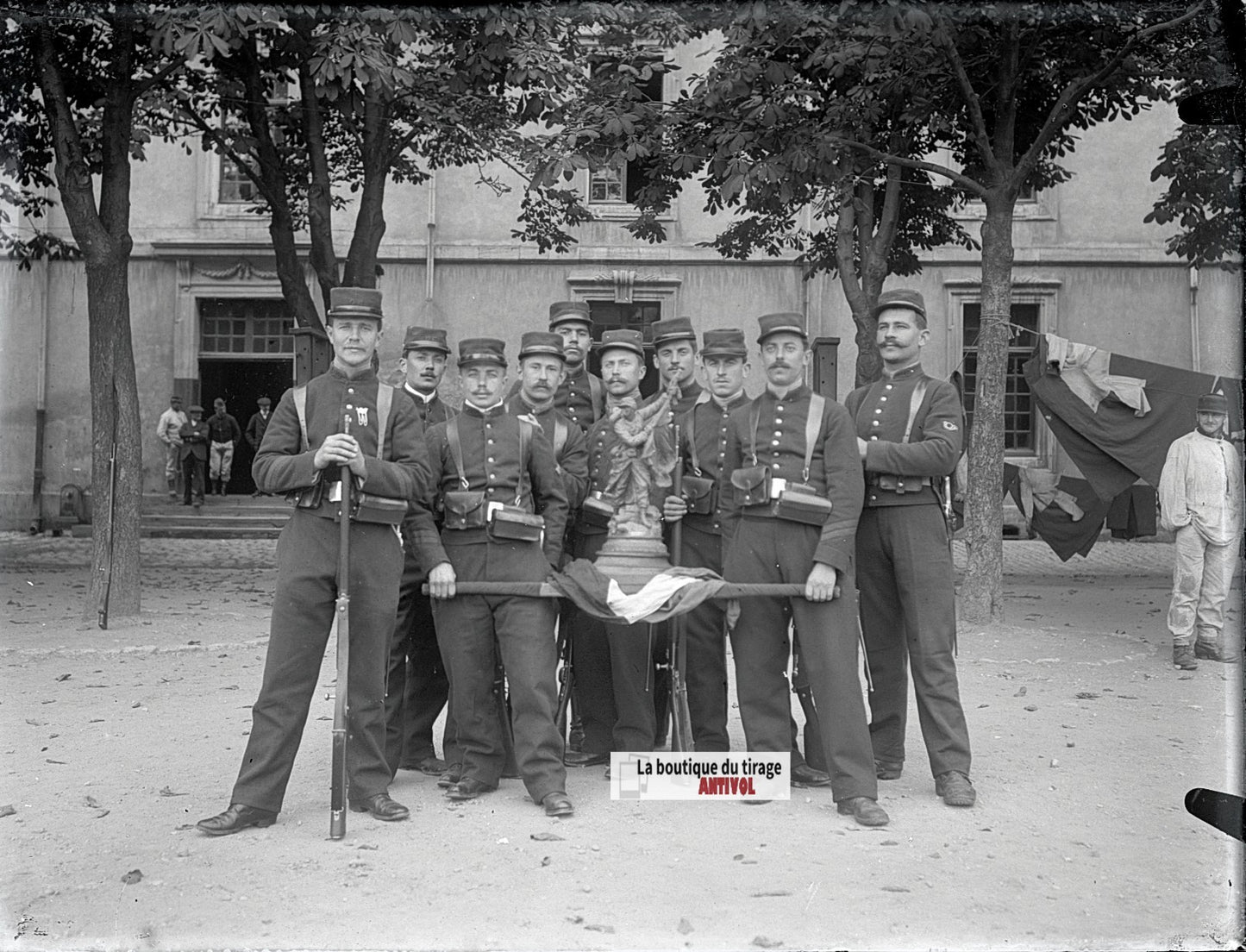 Groupe de soldats, trophée, plaque verre, photo ancienne, négatif N&B 9x12 cm