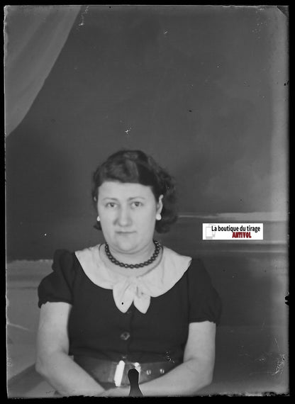 Portrait femme, France, Plaque verre photo, négatif ancien noir & blanc 6x9 cm