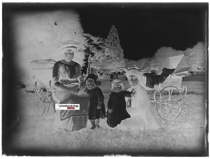 Maman enfants, Plaque verre photo ancienne, négatif noir & blanc 9x12 cm