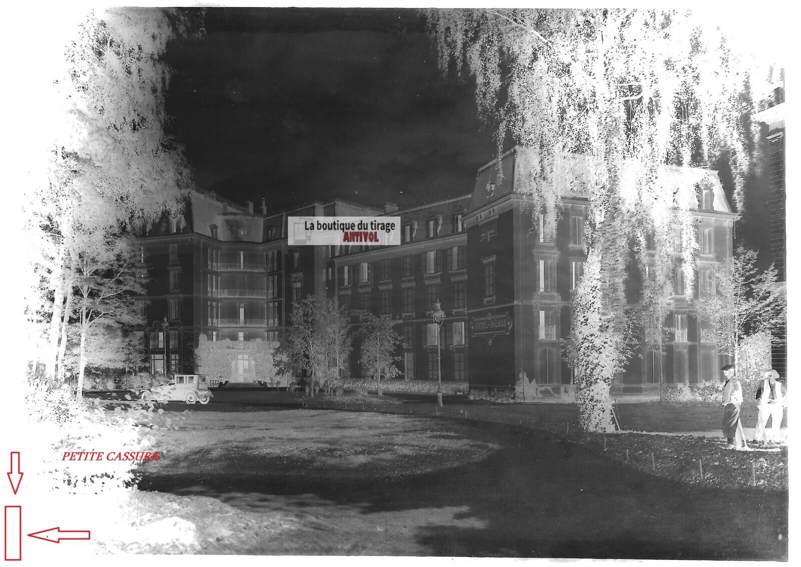 Plaque verre photo ancienne négatif noir et blanc 13x18 cm Vittel palace voiture