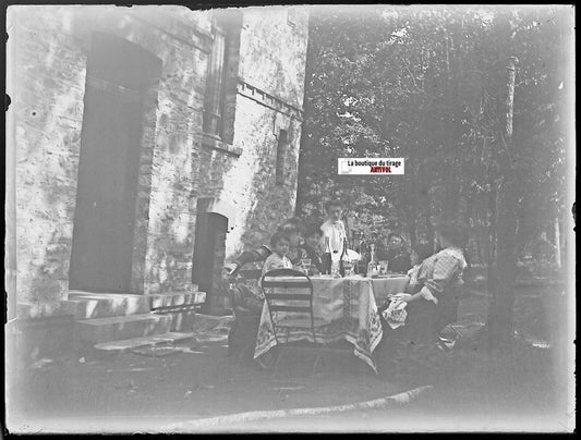 Repas de famille, Plaque verre photo ancienne, négatif noir & blanc 9x12 cm