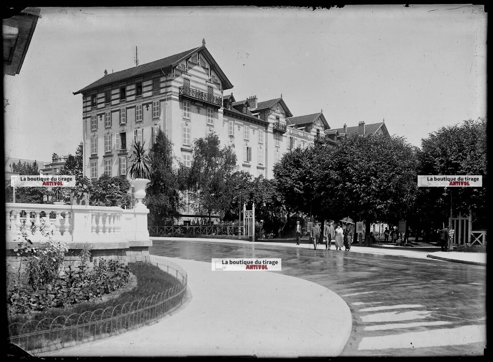 Plaque verre photo ancienne négatif noir et blanc 13x18 cm Vittel hôtel Suisse