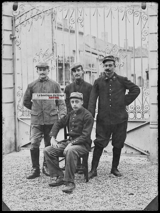 Plaque verre photo ancienne négatif noir et blanc 9x12 cm soldats 16e régiment 