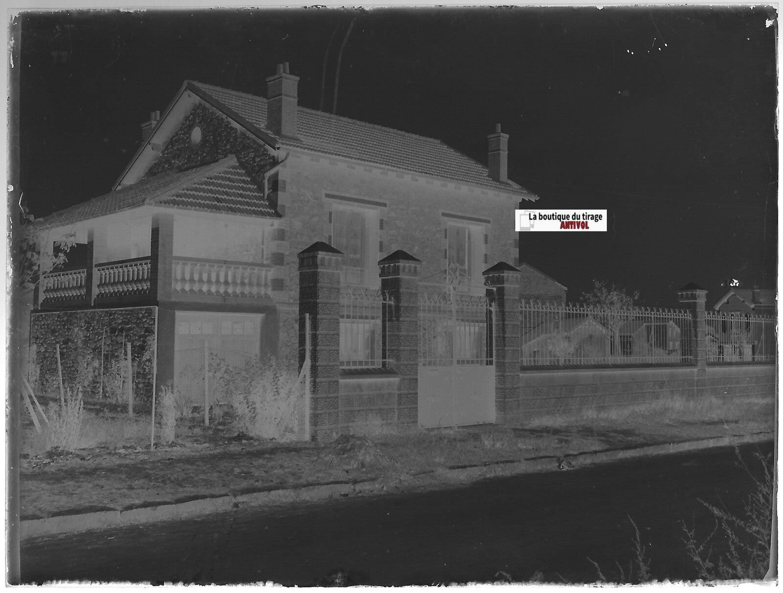 Maison, village, Plaque verre photo ancienne, négatif noir & blanc 9x12 cm