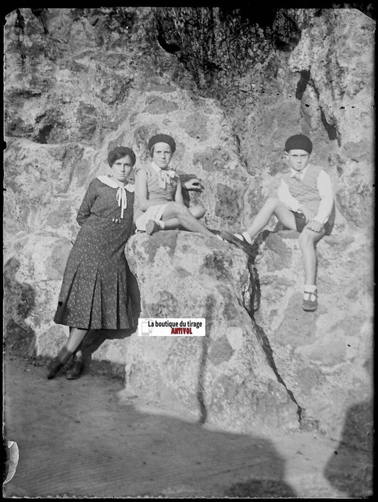 Famille, enfants, Plaque verre photo ancienne, négatif noir & blanc 9x12 cm