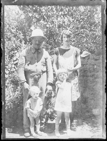 Plaque verre photo ancienne noir et blanc négatif 9x12 cm couple avec enfants 