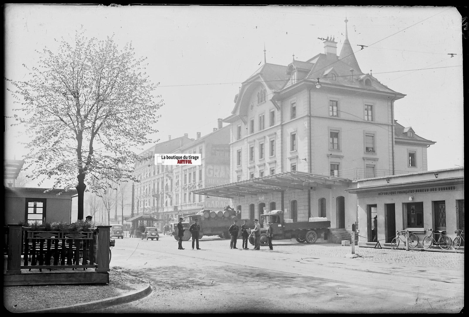 Saint-Louis, douanes, camions, Plaque verre photo, négatif noir & blanc 10x15 cm