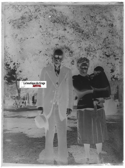 Couple, bébé, Plaque verre photo ancienne, négatif noir & blanc 9x12 cm