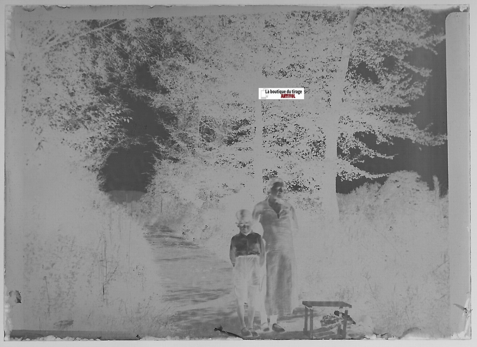 Garçon, grand-mère, Plaque verre photo ancienne, négatif noir & blanc 6x9 cm