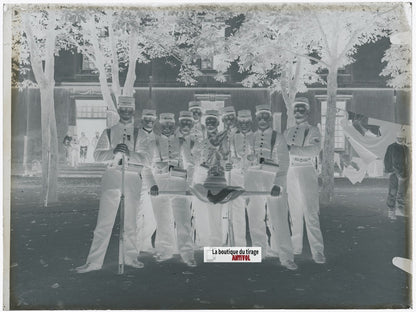 Groupe de soldats, trophée, plaque verre, photo ancienne, négatif N&B 9x12 cm