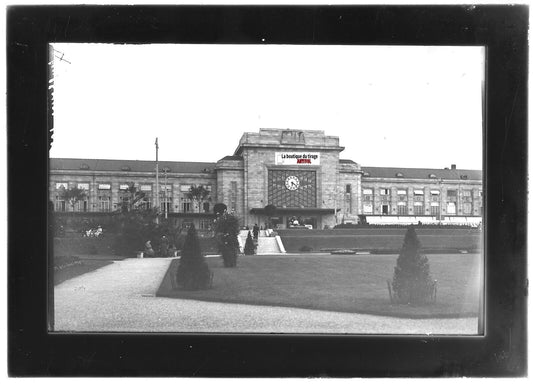 Plaque verre photo ancienne positif noir & blanc 13x18 cm Mulhouse gare, jardin