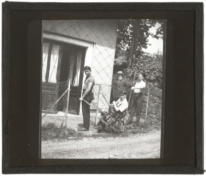 Maison de campagne, personnages, photo plaque de verre, positif 8,5x10 cm