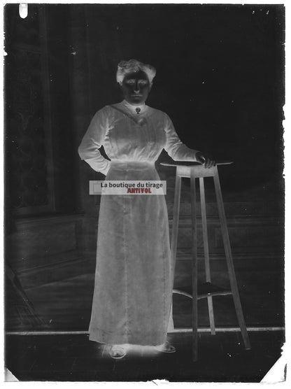 Plaque verre photo ancienne négatif noir et blanc 9x12 cm femme robe glass plate