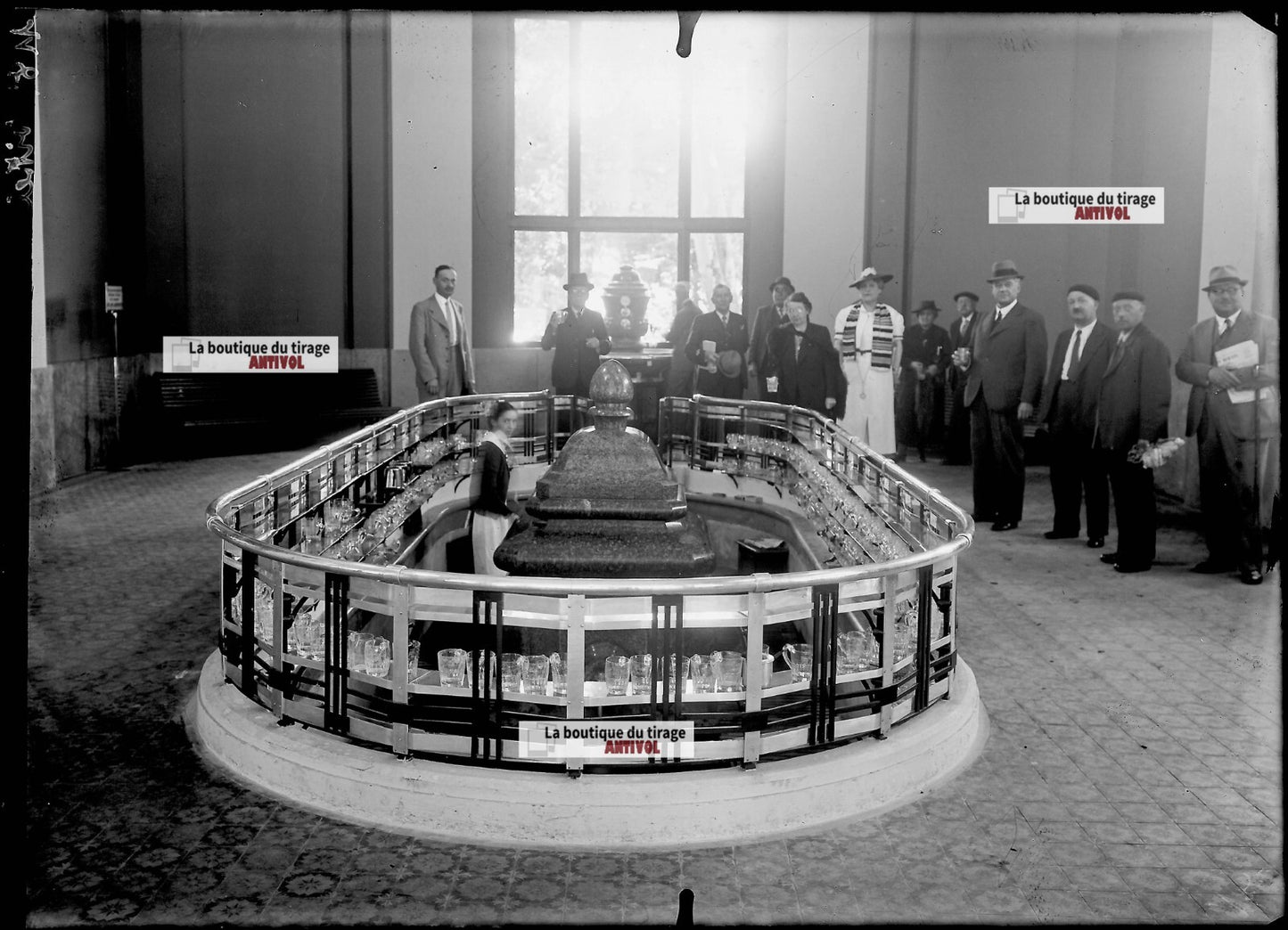 Plaque verre photo ancienne négatif noir et blanc 13x18 cm Vittel grande source