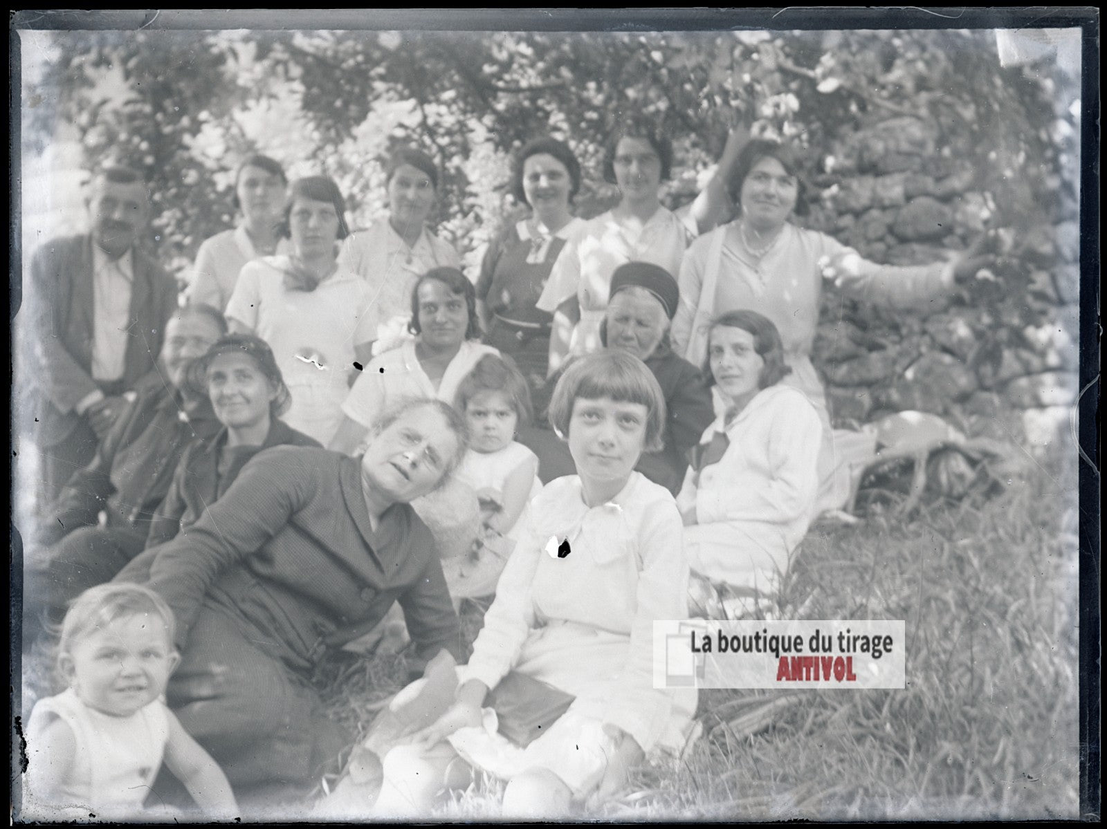 Portrait de famille en plein air, plaque verre photo ancienne, négatif 9x12 cm