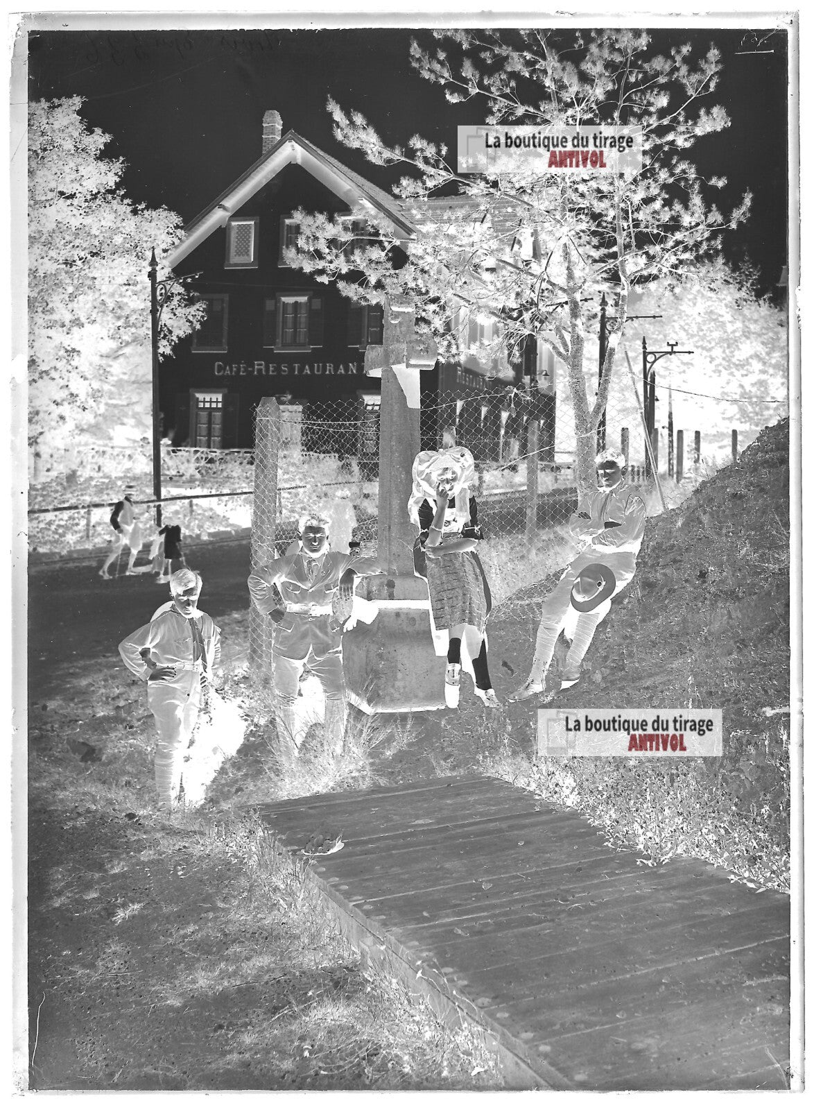 Plaque de verre, photo ancienne négatif noir et blanc 13x18 cm Trois-Epis scouts