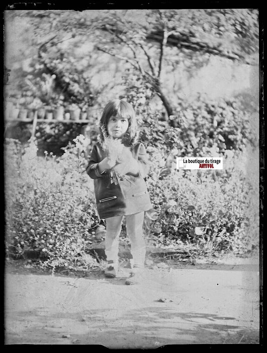 Petite fille, enfant, Plaque verre photo ancienne, négatif noir & blanc 9x12 cm