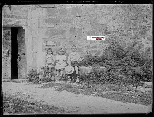 Château, enfants, Plaque verre photo ancienne, négatif noir & blanc 9x12 cm