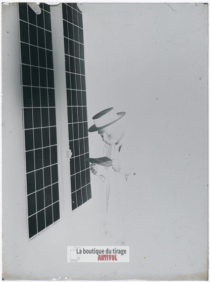 Homme, personnage, fenêtre, plaque verre, photo ancienne, négatif 9x12 cm
