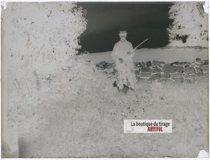 Chasseur posant avec son chien, plaque verre photo ancienne, négatif 9x12 cm