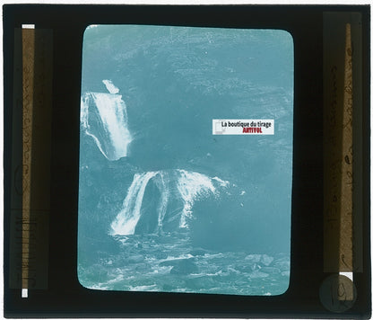 Cascade de Sarenne, photo J. Moulin, plaque verre, couleur, positif 8,5x10 cm