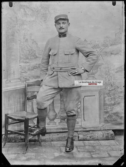 Plaque verre photo ancienne négatif noir et blanc 9x12 cm personnage soldat 