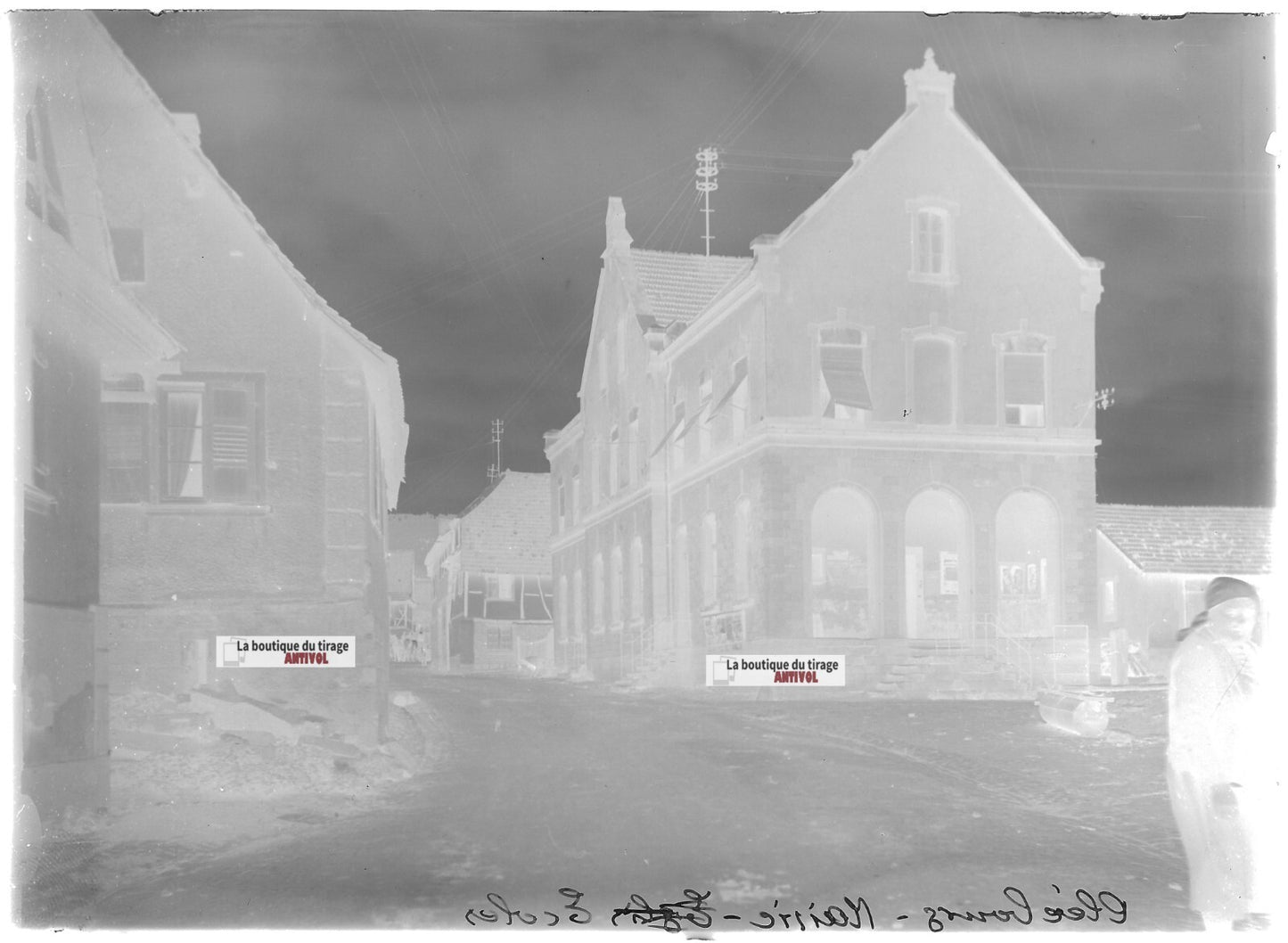 Plaque verre photo ancienne négatif noir et blanc 13x18 cm Cleebourg Mairie