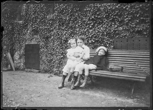 Plaque verre photo ancienne négatif noir et blanc 6x9 cm enfants personnages - La Boutique Du Tirage 