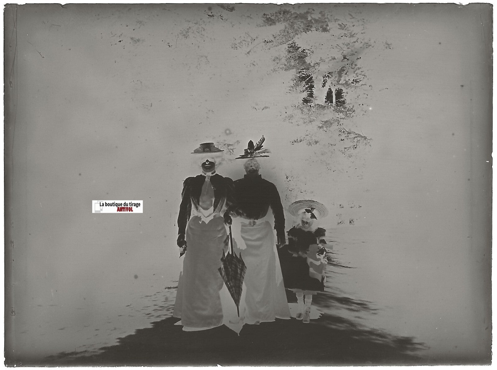 Famille, promenade, Plaque verre photo ancienne, négatif noir & blanc 9x12 cm