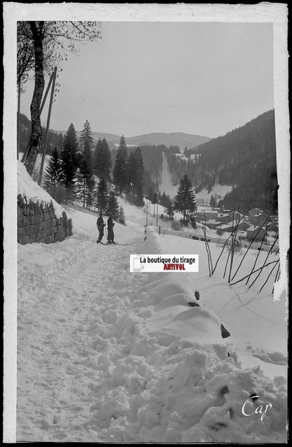 Plaque verre photo ancienne, négatif noir & blanc 9x14 cm, Les Rousses, ski