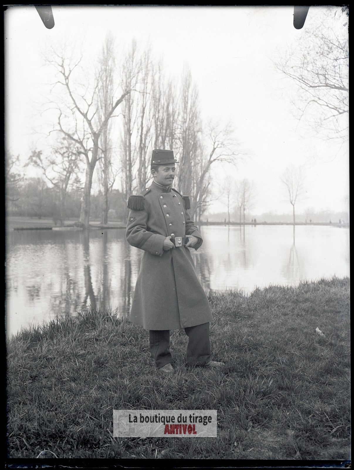 Officier français, soldat, étang, plaque verre, photo ancienne, négatif 9x12 cm