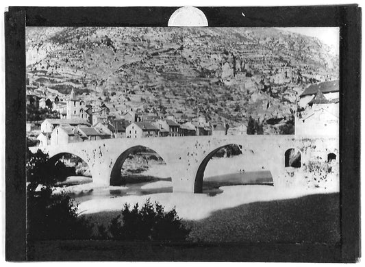 Plaque verre photo ancienne positif noir et blanc 6x9 cm village pont rivière 