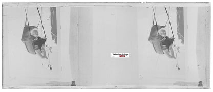 Bébé, jeu, Plaque verre photo stéréoscopique, négatif noir & blanc 4,5x10,7 cm