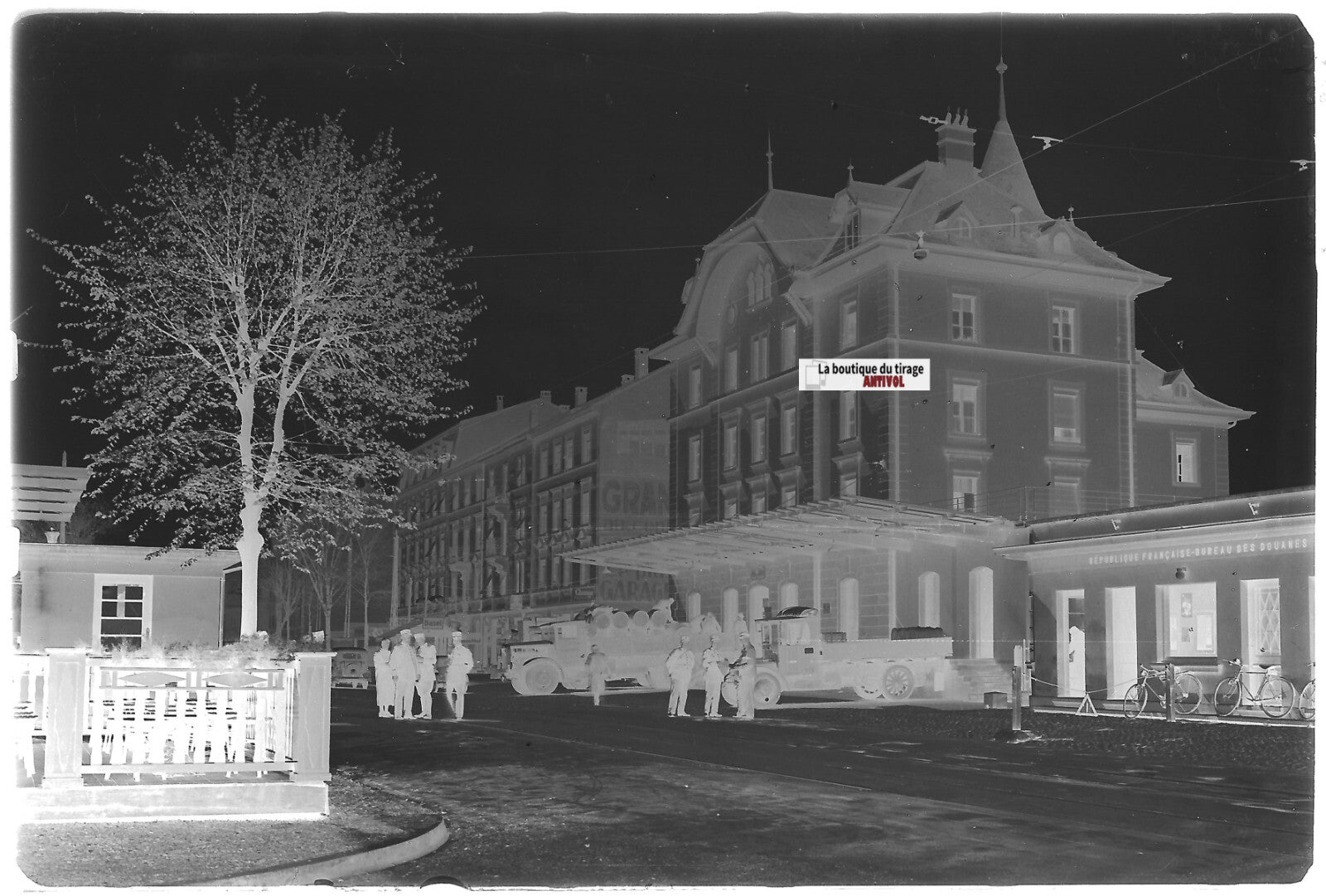 Saint-Louis, douanes, camions, Plaque verre photo, négatif noir & blanc 10x15 cm