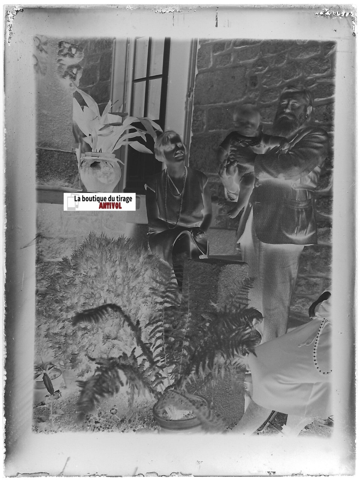 Famille, maison, plaque verre photo ancienne, négatif noir & blanc 9x12 cm