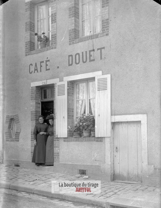 Café Douet, France village, plaque verre, photo ancienne, négatif 9x12 cm