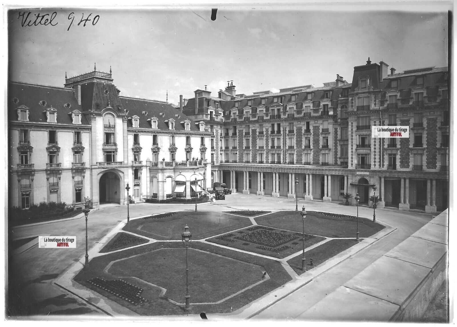 Plaque verre photo ancienne positif noir & blanc 13x18 cm Vittel hôtel camions