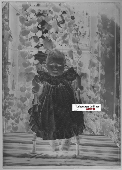 Bébé, enfant, Plaque verre photo ancienne, négatif noir & blanc 13x18 cm