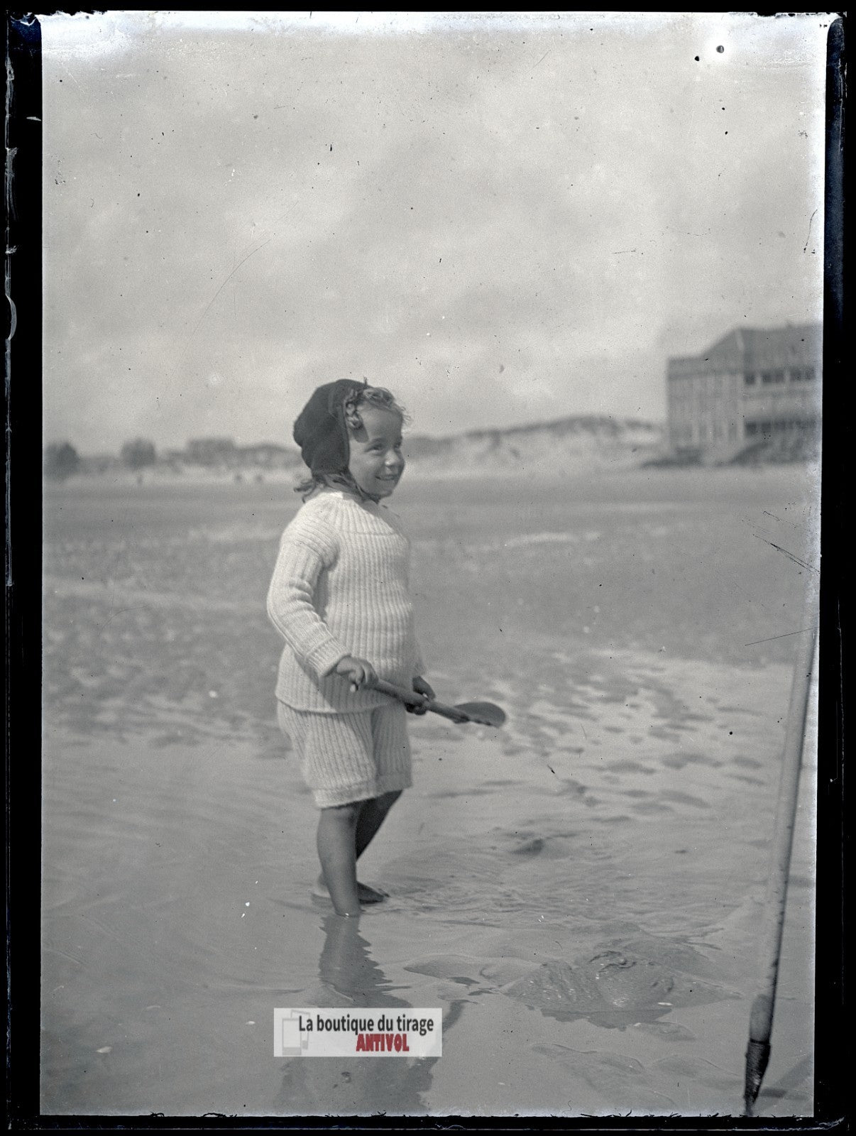 Enfant à la pelle, Berck-sur-Mer, plaque verre photo ancienne, négatif 9x12 cm