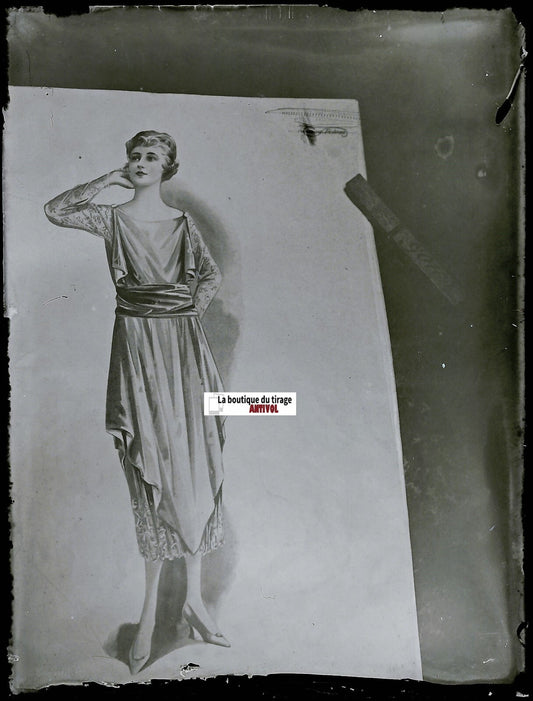 Dessin, mode, femme, plaque verre photo ancienne, négatif noir & blanc 9x12 cm