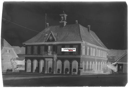 Hirsingue mairie, Plaque verre photo ancienne, négatif noir & blanc 10x15 cm