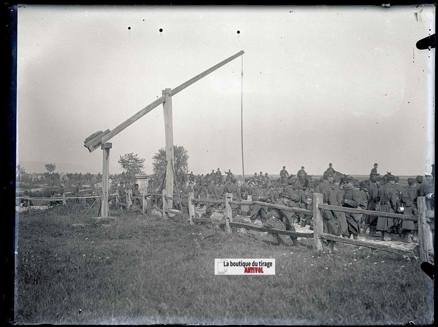Soldats, halte militaire, plaque verre, photo ancienne, négatif N&B 9x12 cm