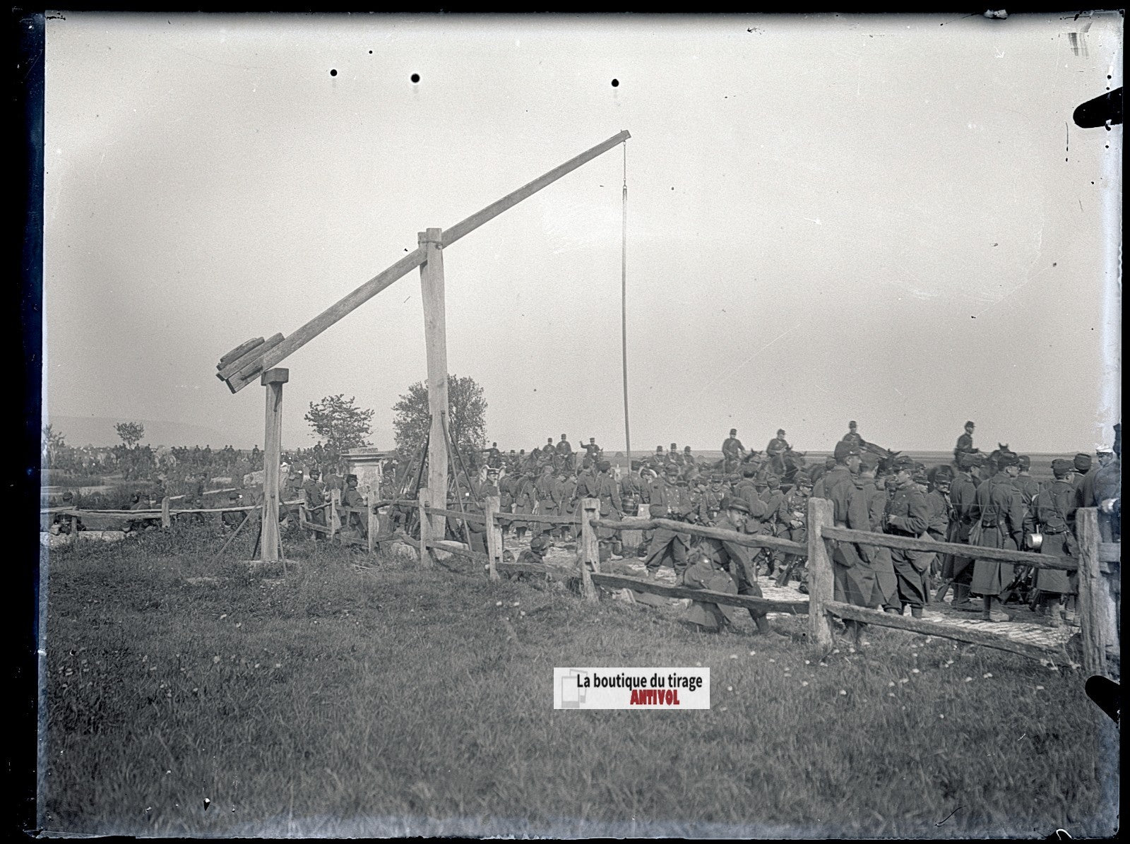 Soldats, halte militaire, plaque verre, photo ancienne, négatif N&B 9x12 cm