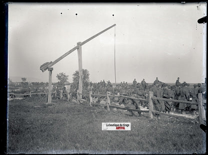 Soldats, halte militaire, plaque verre, photo ancienne, négatif N&B 9x12 cm