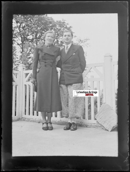 Amour, couple, France, Plaque verre photo ancienne, négatif noir & blanc 9x12 cm