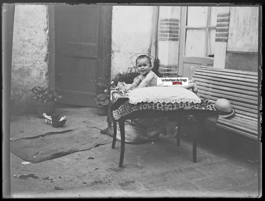 Enfant, bébé, Plaque verre photo ancienne, négatif noir & blanc 9x12 cm