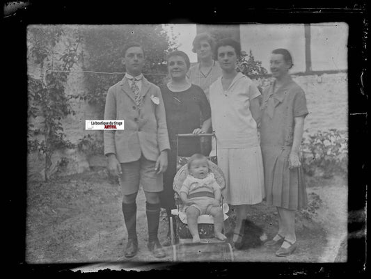 Famille, jardin, plaque verre photo ancienne, négatif noir & blanc 9x12 cm